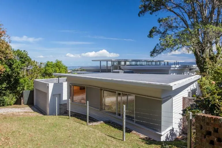 Seamless gutter installation